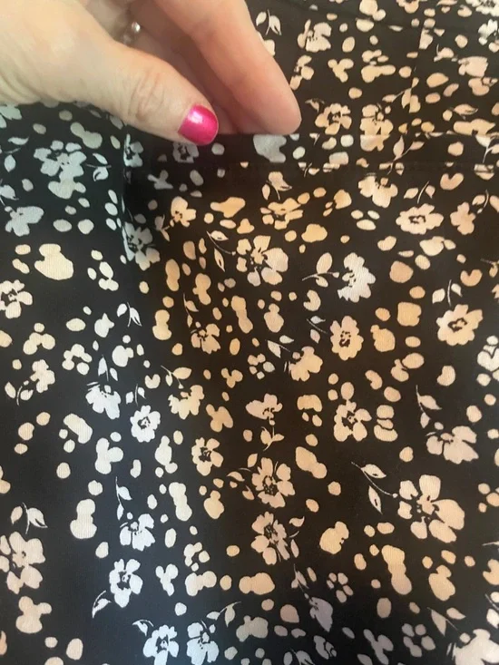 Ann Taylor Factory Black and White Floral Ankle Pants Size 10 - Picture 6 of 9